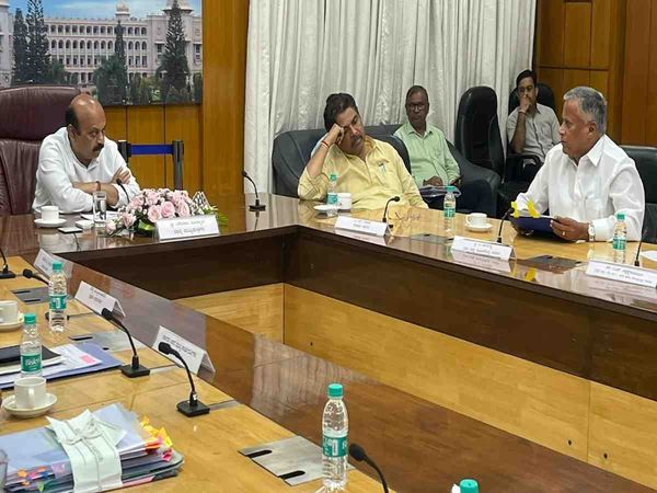 Karnataka minister sleeping during flood review meeting Congress made fun of them by sharing photos