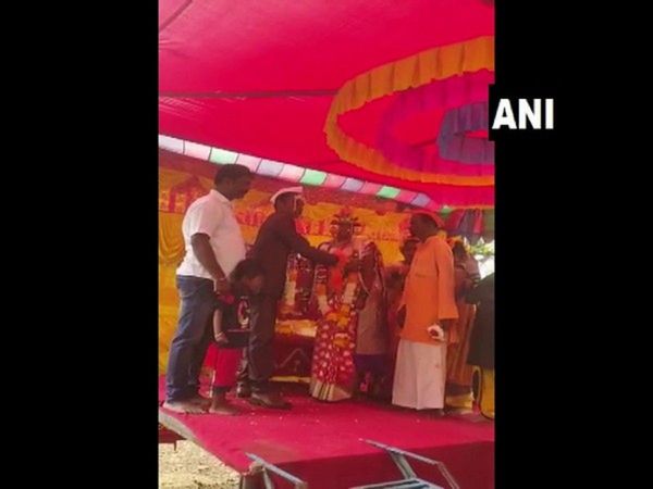 Muslim man who looked after orphaned Hindu girl marries her off to Hindu boy as per Vedic traditions