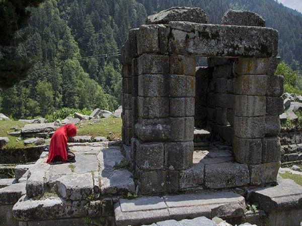 Hum Wapas Aayenge Kashmiri Pandits tweets pledge to return home