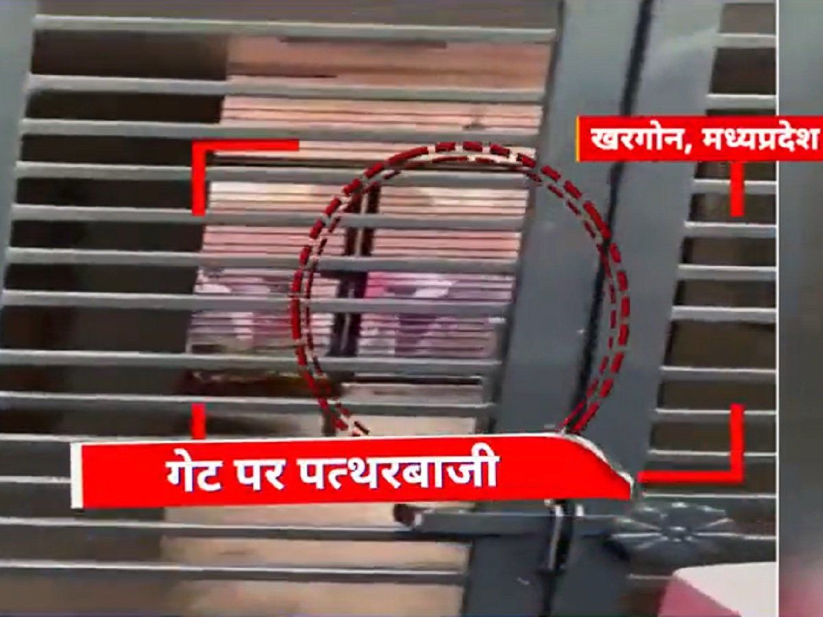 मध्य प्रदेश: खरगोन हिंसा का नया वीडियो, घर पर लोगों ने किया पथराव, लगाए मारो-मारो के नारे