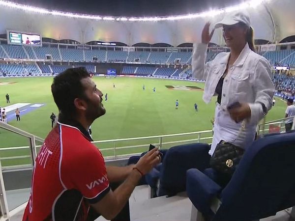 Kinchit-Shah-Proposeal-to-Girlfriend