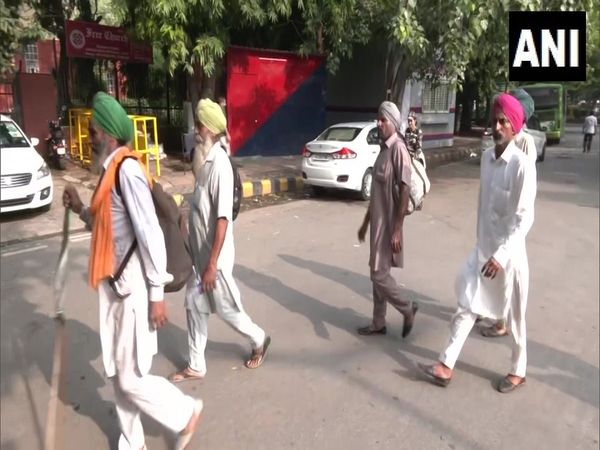 Kisan Mahapanchayat in Delhi police remove barricades from Tikri border