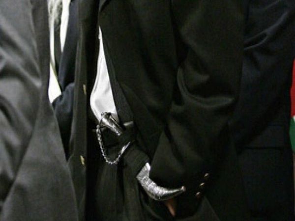 Centre govt modifies order barring Sikh staff from wearing Kirpan at airports