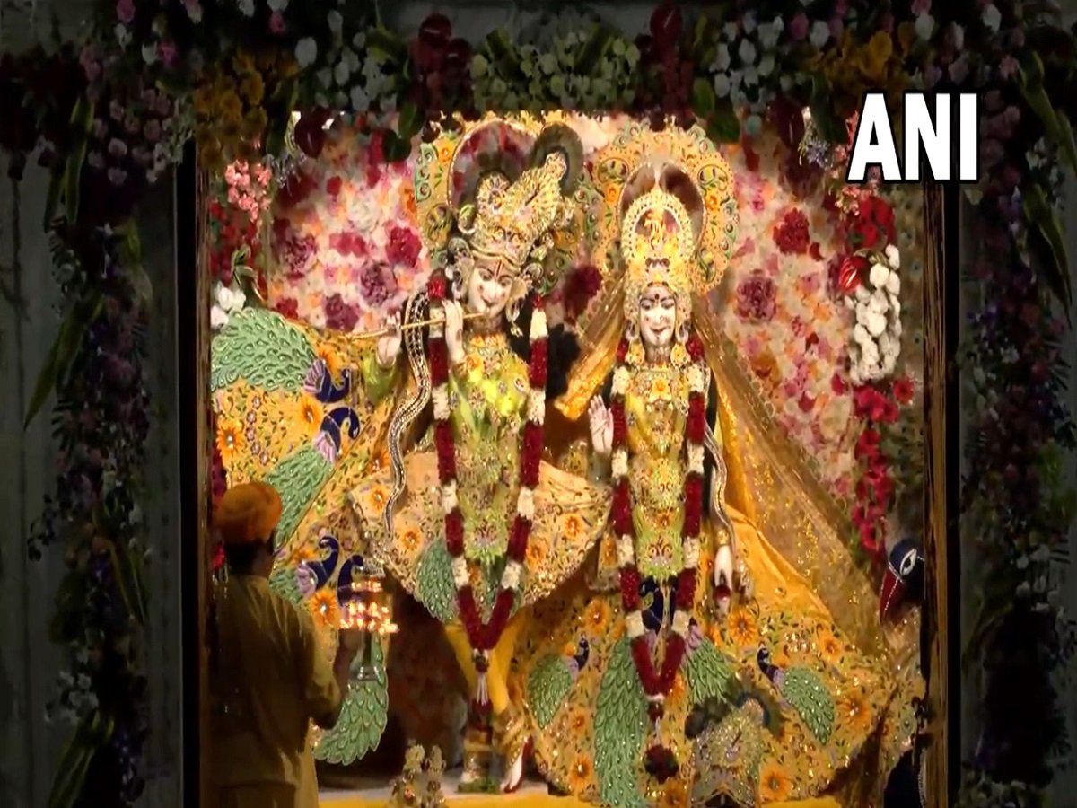 Janmashtami News: देशभर में श्रीकृष्ण जन्माष्टमी की धूम, दोपहर में मथुरा पहुंचेंगे योगी आदित्यनाथ