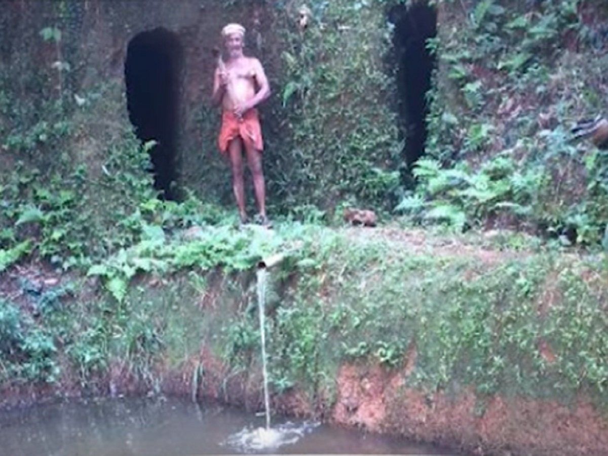 इस शख्स ने खोद डाली 1000 से ज्यादा सुरंग, पानी के लिए 50 साल से कर रहा ये काम