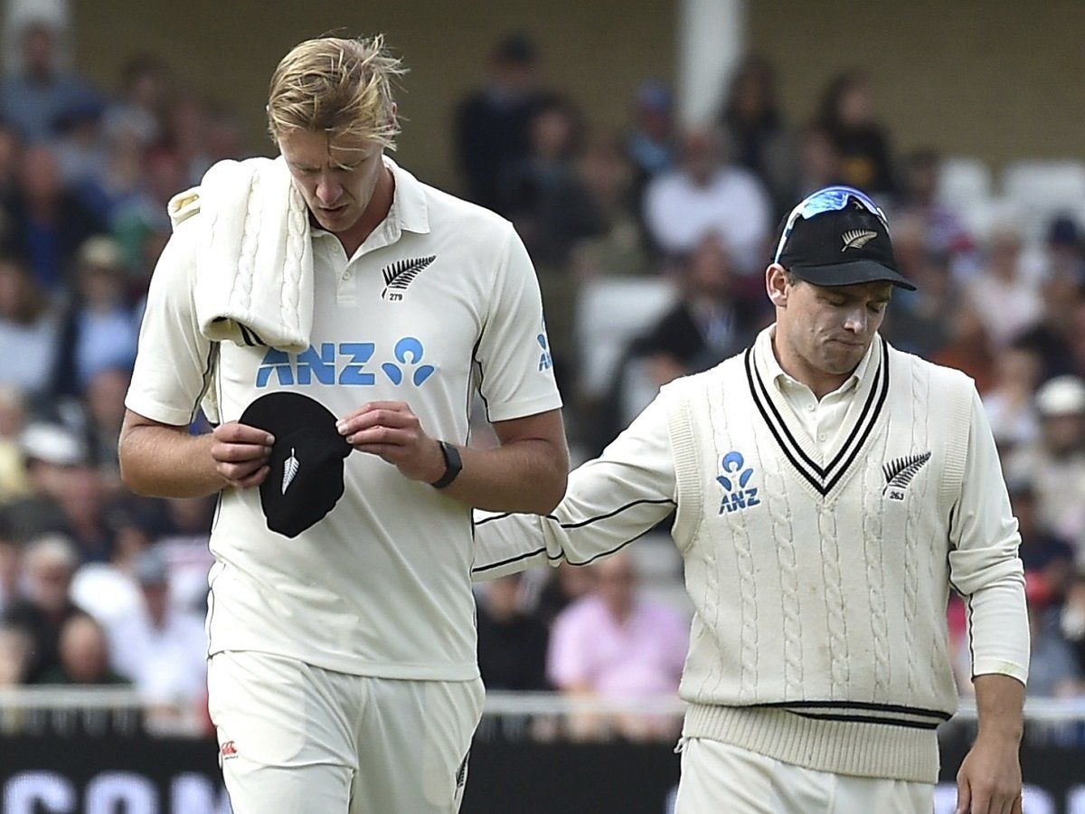 ENG vs NZ: न्यूजीलैंड को दूसरे टेस्ट के बीच लगा झटका, दिग्गज खिलाड़ी गया मैदान से बाहर