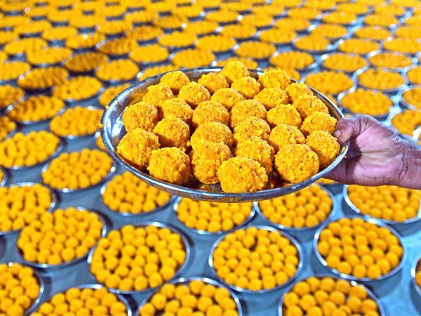 Raghupati laddu is made for Ayodhya Ram Mandir Pujan by Saffron of Pulwama cashew of Kerala gram flour of Australia 