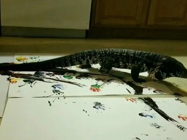 LIZARD MAKING ARTWORK