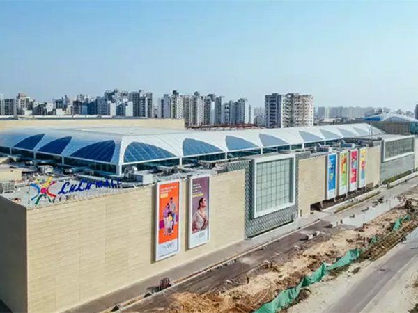 Lulu Mall Security: लखनऊ के 'लुलु मॉल' में बढ़ाई गई सिक्योरिटी, आने वाली सभी गाड़ियों की कड़ी चेकिंग जारी-Video