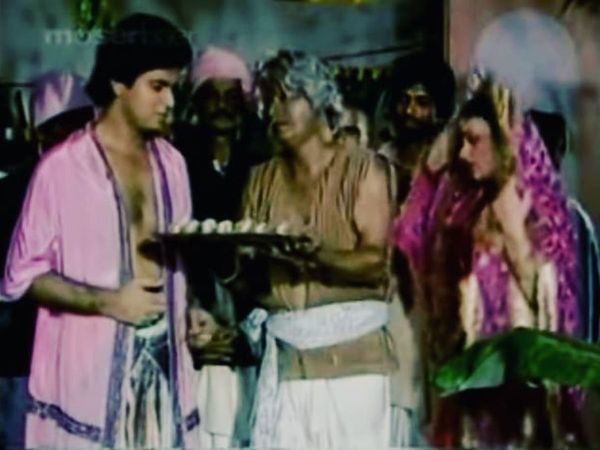 Ramayan Lakshan Sunil Lahri shares a picture marrying Sita Dipika Chikhlia in Vikram Betaal