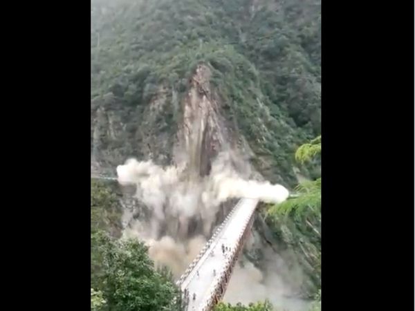 Land Sliding in Chamba Shocking Video goes Viral