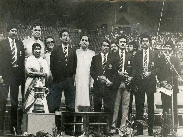 Lata-Mangeshkar-Rajeev-Gandhi with-1983-World-Cup-winner 