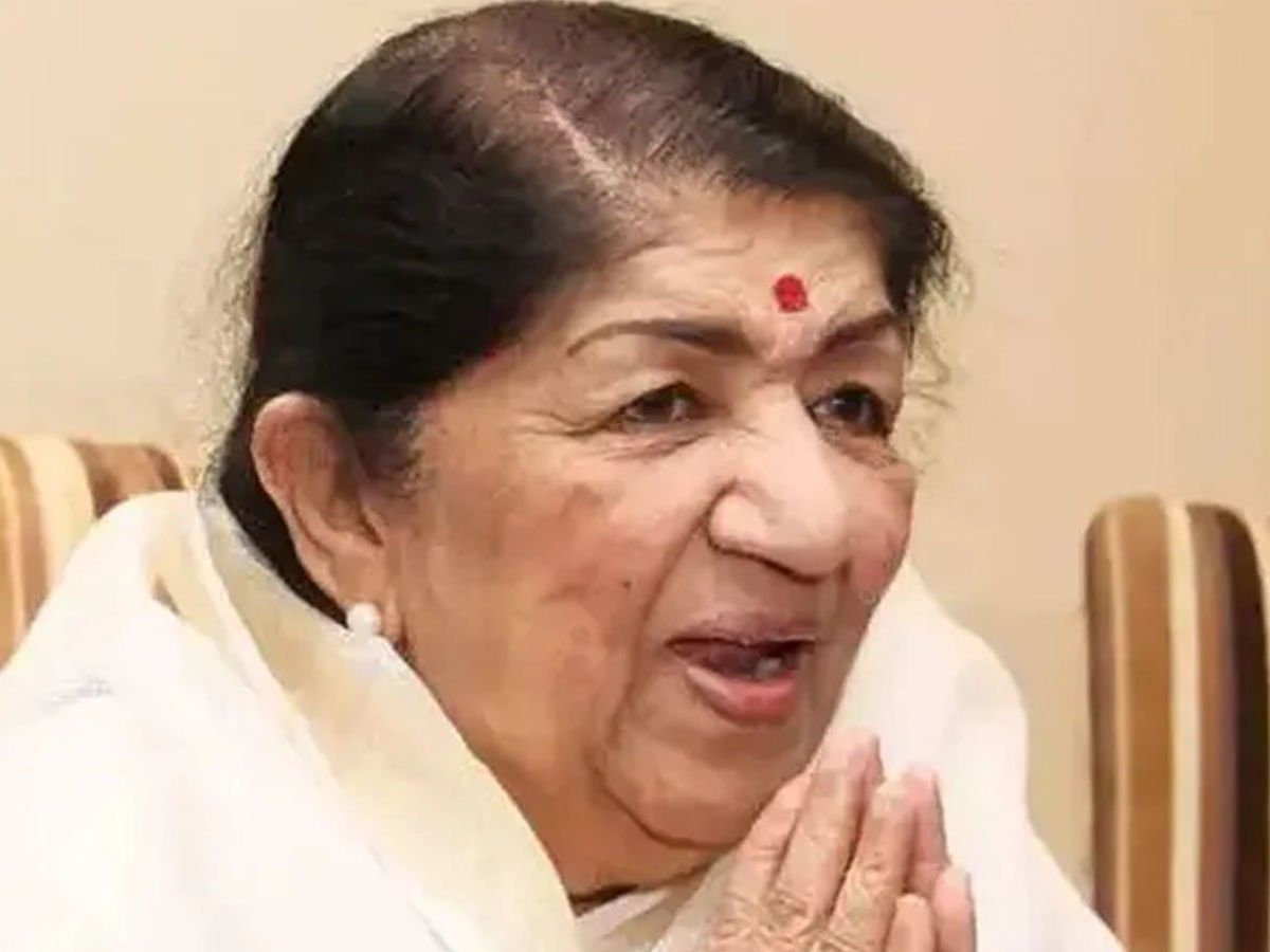 Lata Mangeshkar ने संगीत जगत में पूरे किए 80 साल, 16 दिसंबर 1941 को पहली बार स्‍टूडियो में गाया था गाना | Bollywood News