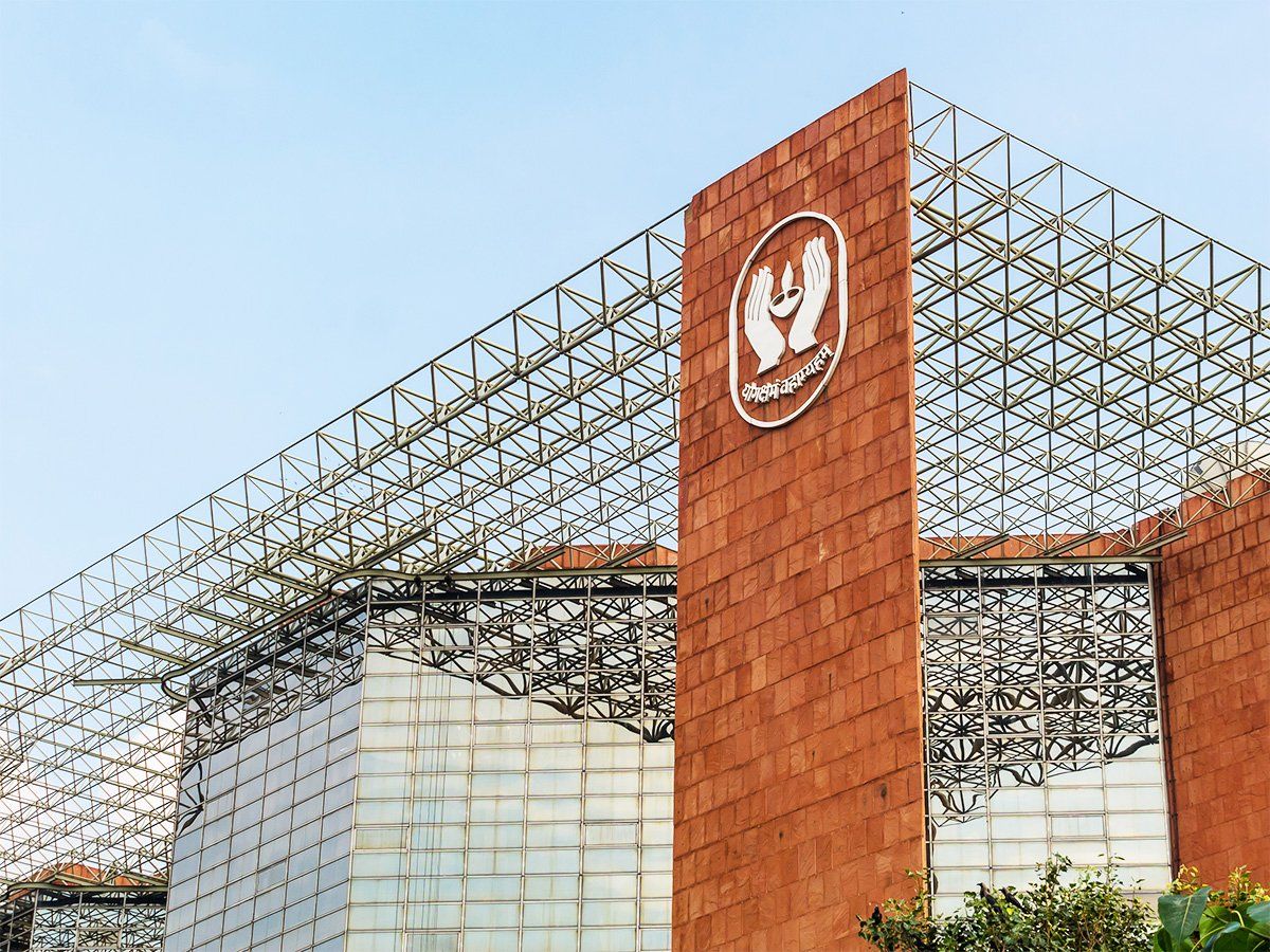LIC IPO Price Band: एलआईसी आईपीओ प्राइस बैंड तय, जानें कितनी होगा कीमत, पॉलिसी होल्डर्स को सस्ता मिलेगा शेयर