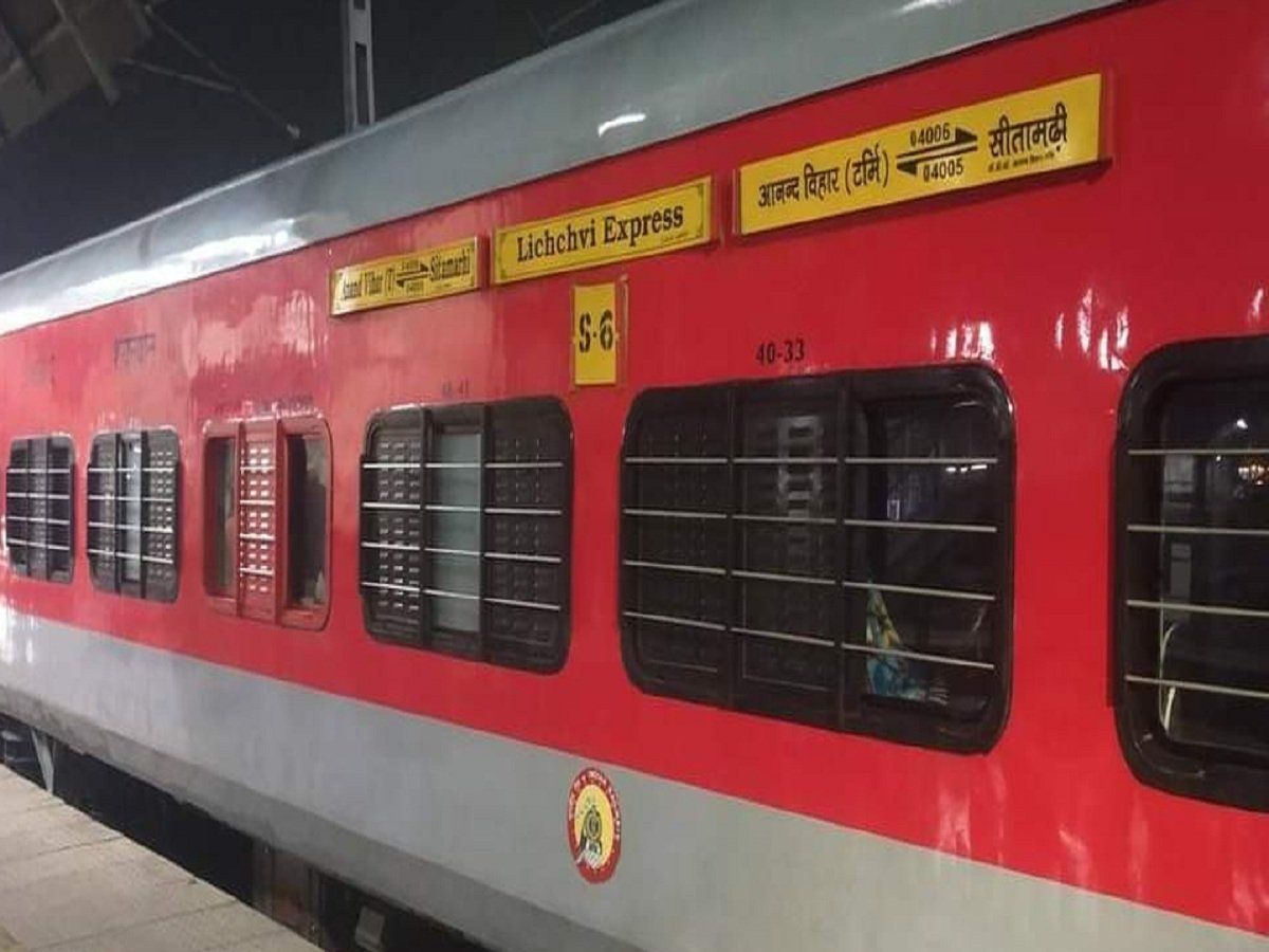 Lichchavi Express pantry car manager along with his colleagues beat up Lichchavi Express Chart Preparation Time