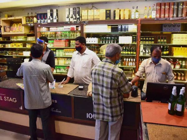 Liquor in Delhi selling at discounted rates 