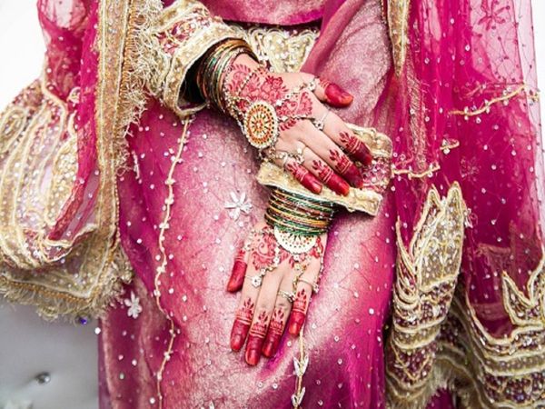 Bijnor On the first night of marriage, the Bride injured the groom and ran away with the lover