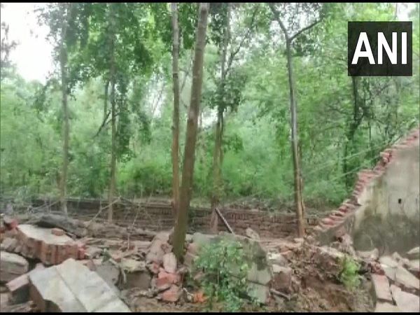 9 killed due to wall collapse in Lucknow schools and colleges will remain closed in the city today due to heavy rains