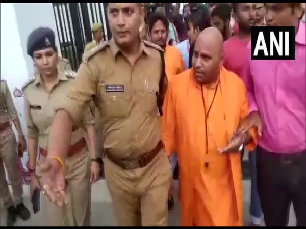 Lucknow Police detain three people for attempting to recite Sundarkand at Lulu Mall