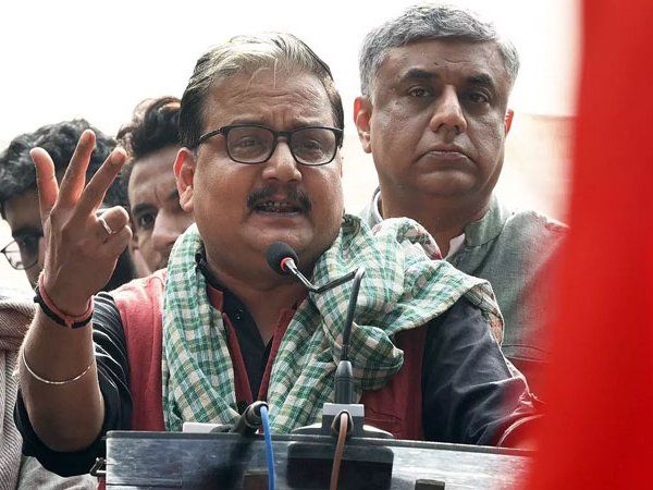 RJD MP Manoj Jha said PM should intervene to end the deadlock in Parliament extend the monsoon session 