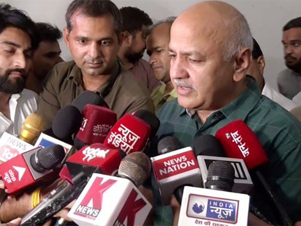 "उतने पैर पसारिए जितनी लंबी सौर" दिल्ली में विधायकों की सेलरी बढ़ाने पर बोले डिप्टी सीएम मनीष सिसोदिया