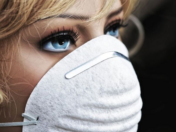 Angry passengers push man off a train for not wearing a mask see viral video in Spain