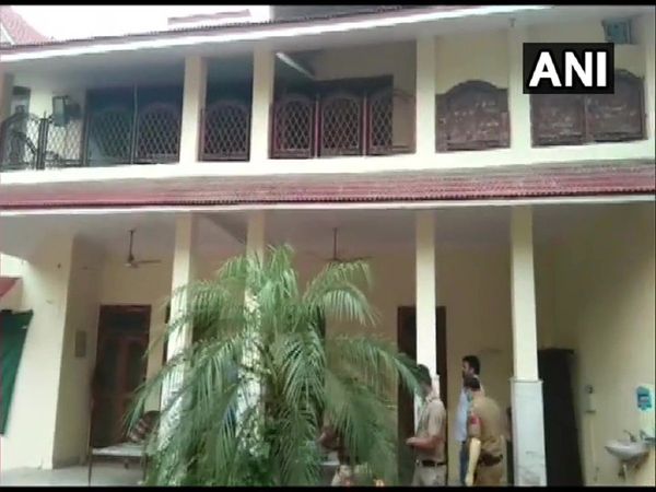 Crime Branch team of Delhi Police raids the farmhouse of Tablighi Jamaat chief Maulana Saad Shamli