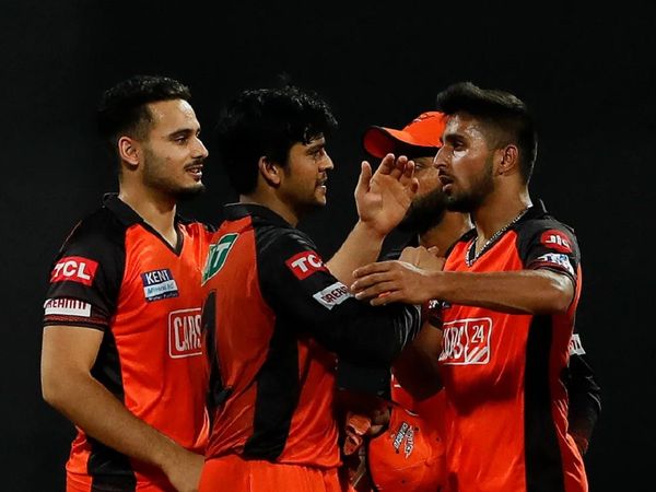 Mumbai Indians vs Sunrisers Hyderabad LIVE UPDATES
