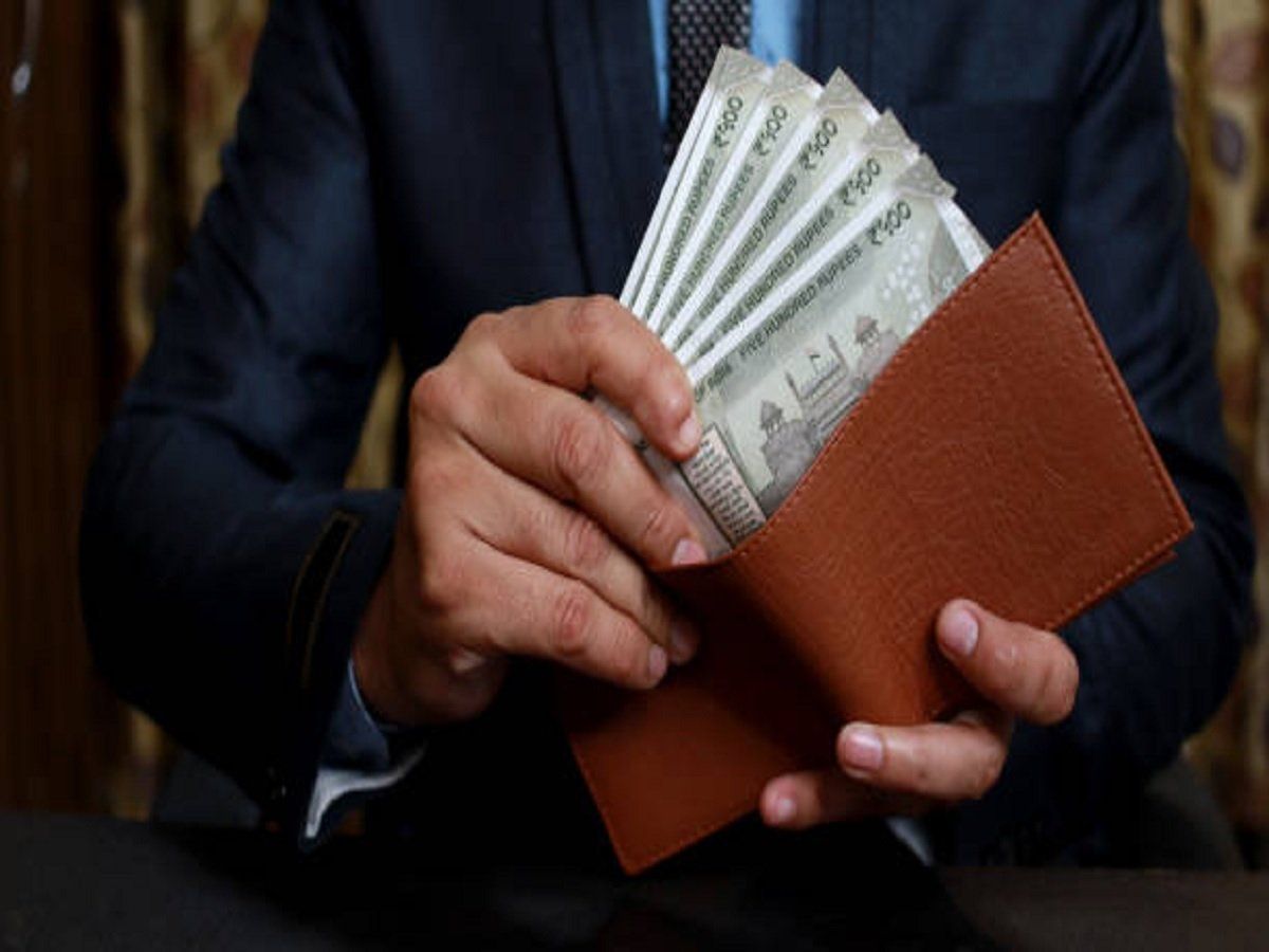 RBI ने बढ़ाया रेपो रेट, इससे आप पर क्या होगा असर? जानें इधर