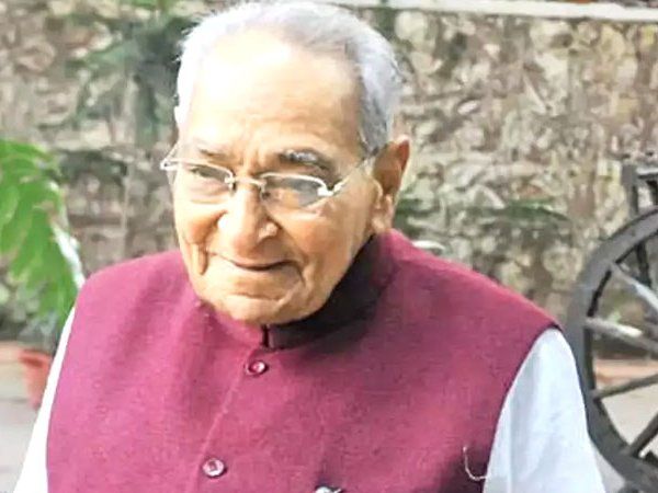 Motilal Vora : नहीं रहे कांग्रेस के दिग्गज नेता मोतीलाल वोरा, कल ही मनाया था 93वां जन्मदिन