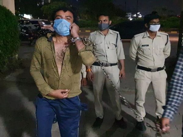 Indore Man used to steal the undergarments of the girls in the hostel and cut with the blade