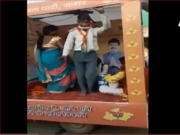 Madhya Pradesh Dance performance to the tunes of folk songs in Bundelkhand as a part of campaigning for BJP candidate