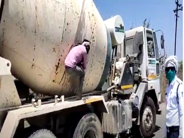  Video 18 people found travelling in the mixer tank of a concrete mixer truck by police in Indore
