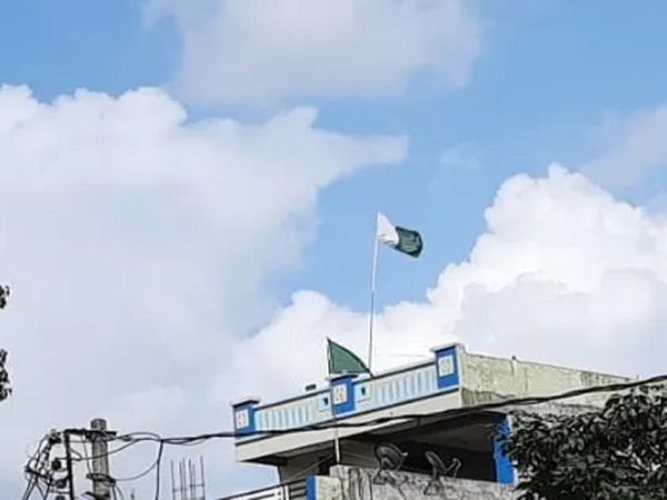 Madhya Pradesh Landlord puts Pakistani flag on roof police starts investigation after case registered