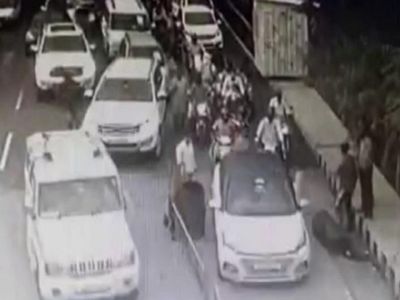 Kunal Patwari nephew of Congress leader Jitu Patwari abused and hit officials using sticks on 4 June in Indore Kunal Patwari nephew of Congress leader Jitu Patwari abused and hit officials using sticks on 4 June in Indore