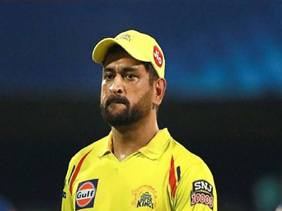 धोनी ने छोड़ी सीएसके की कप्तानी, इस खिलाड़ी के हाथ आई कमान