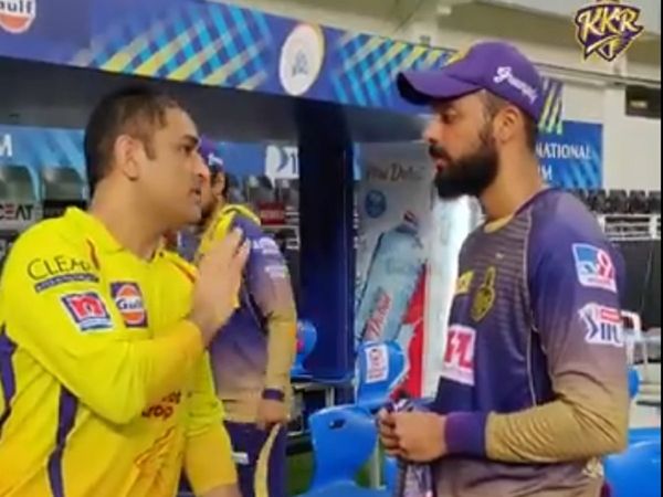 MS Dhoni Varun Chakravarthy