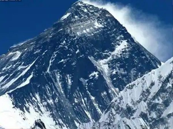  Nepal, China jointly announce new snow height of Mt. Everest at 8848.86m