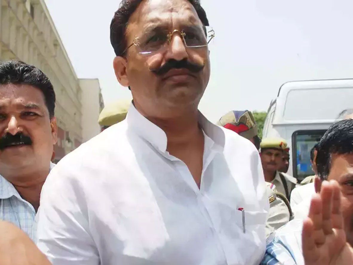 मुख्तार अंसारी पर एक और चोट,पहले गजल होटल पर चला जेसीबी,अब डुगडुगी बजवा कर जमीन कुर्की की हुई कार्रवाई