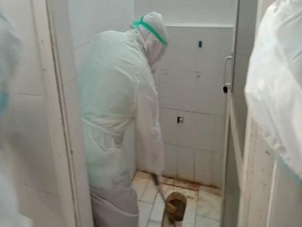 after patients complain Puducherry health minister cleans toilet in COVID ward of hospital 