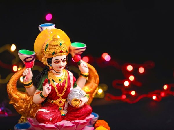 Maa Lakshmi Mantra with garland of crystals