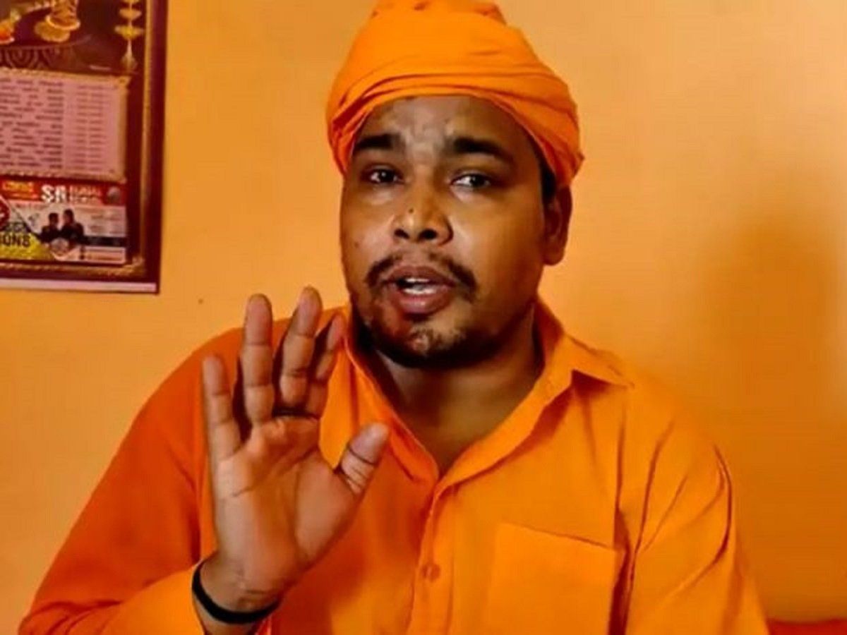 UP: सीतापुर से गिरफ्तार किया गया महंत बजरंग मुनि, मुस्लिम महिलाओं पर अभद्र टिप्पणी करने का आरोप