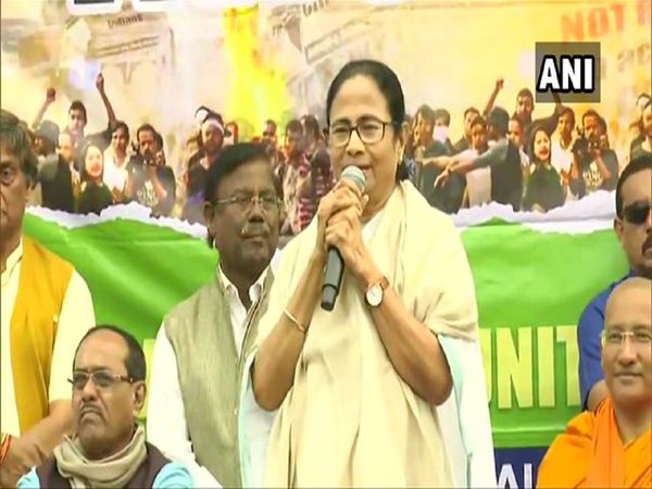 Mamata Banerjee will pay cheque of Rs 5 lakhs each to the families of those who lost their lives in Mangaluru CAA NRC protests