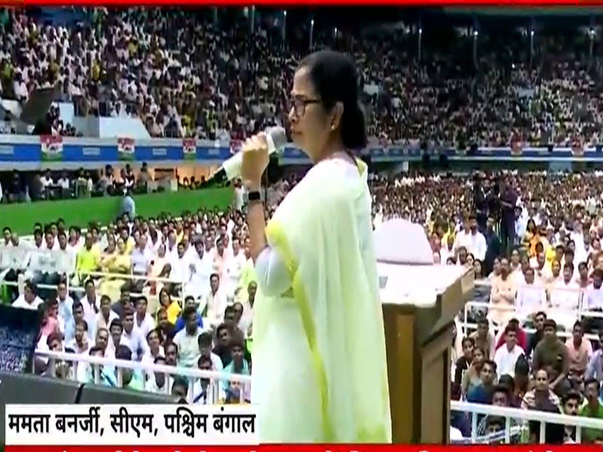 क्या मैं उनका बंधुआ मजदूर हूं? बोलकर ममता बनर्जी ने नेताजी के स्टेच्यू अनावरण कार्यक्रम में जाने से किया इनकार