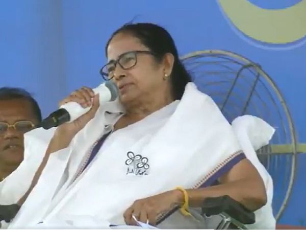 सियासत में बढ़ते निजी हमले, अब ममता बनर्जी ने पीएम मोदी की दाढी को लेकर की टिप्‍पणी