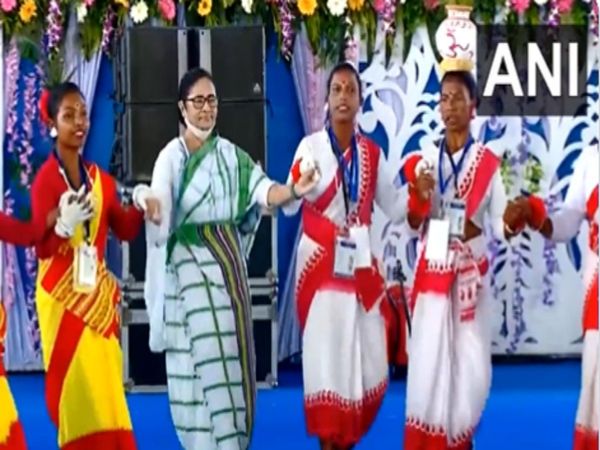 mamata banerjee Dance With folk artists Video Goes Viral