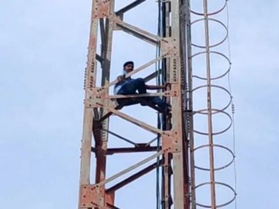 Man climbed the tower for air Man climbed the tower for air