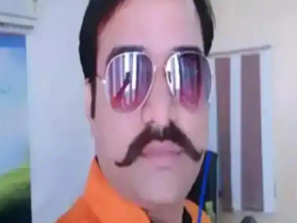 Manish Gupta Murder Case: पीड़ित परिवार से मिले CM योगी, पत्नी को मिलेगी सरकारी नौकरी