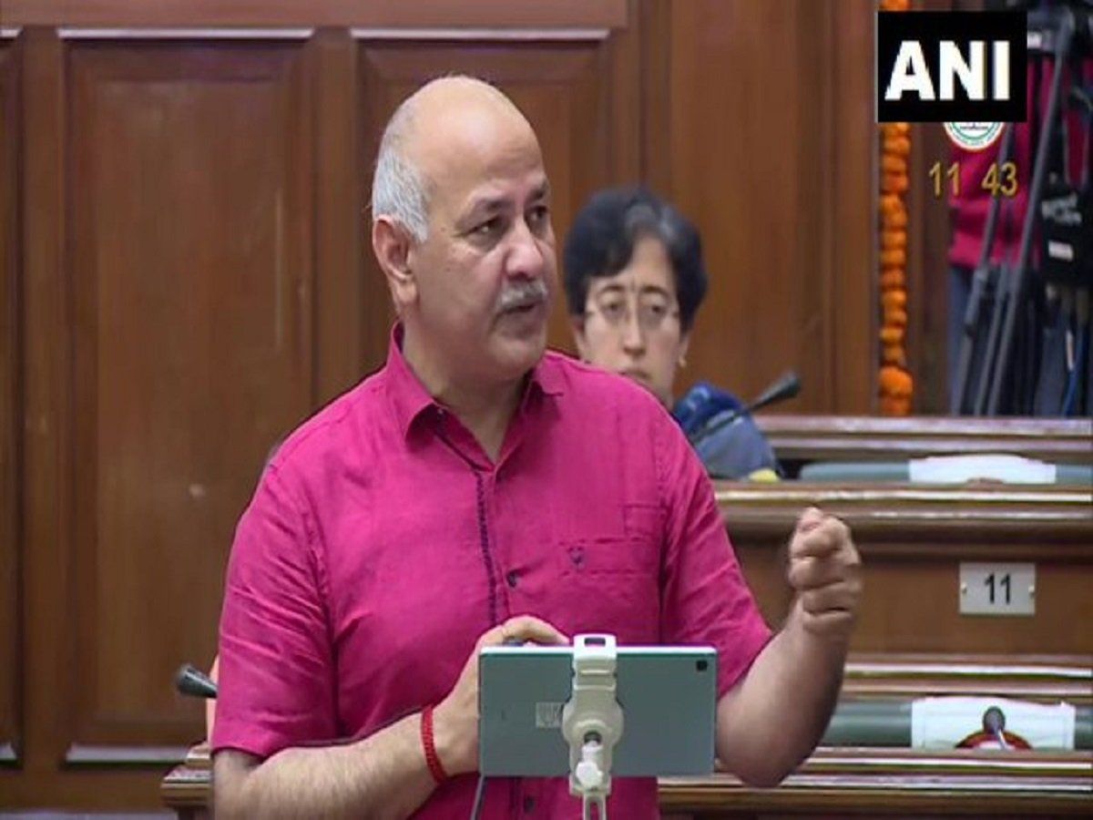 Delhi Budget: केजरीवाल सरकार हर स्टूडेंट को बनाएगी कट्टर देशभक्त, दिल्ली में लगेंगे 500 तिरंगे: सिसोदिया