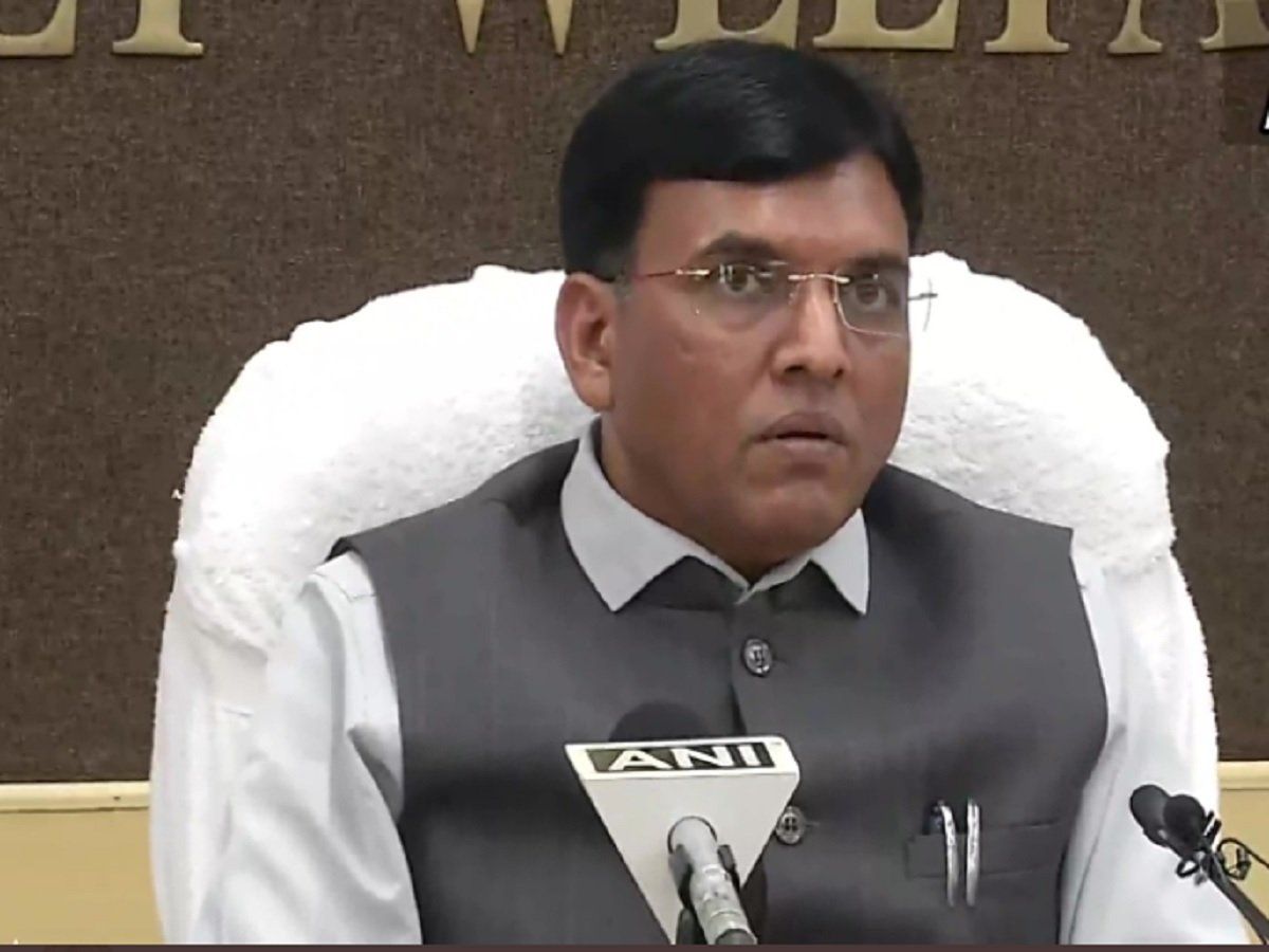 भारत अगले महीने से अतिरिक्त कोविड-19 टीके का निर्यात बहाल करेगा: स्वास्थ्य मंत्री मनसुख मांडविया